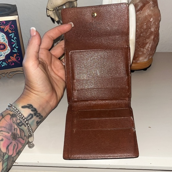 Louis Vuitton Compact Wallet - Picture 4 of 9